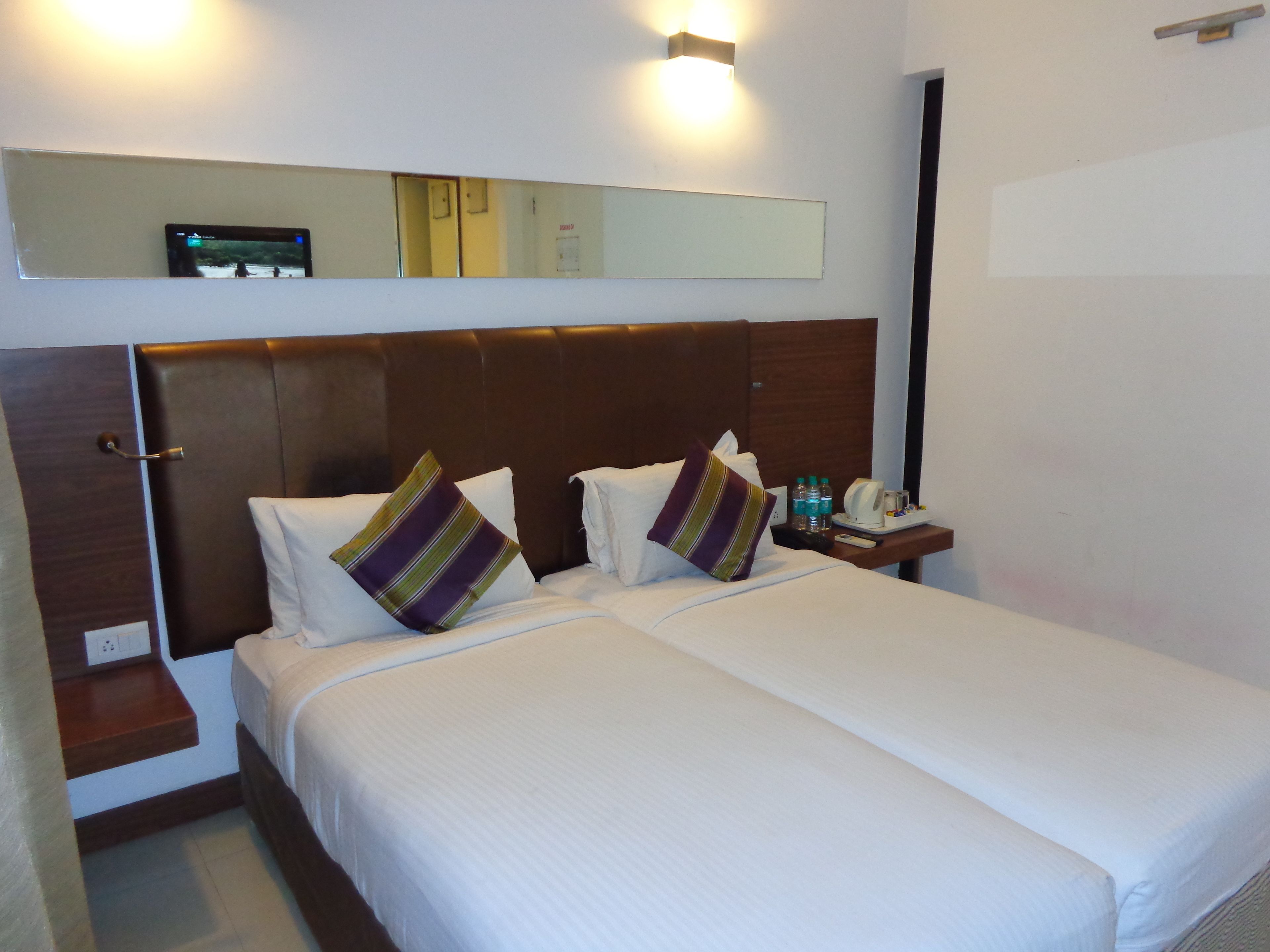 standard room | living area | 32-inch flat-screen tv with satellite channels, tv