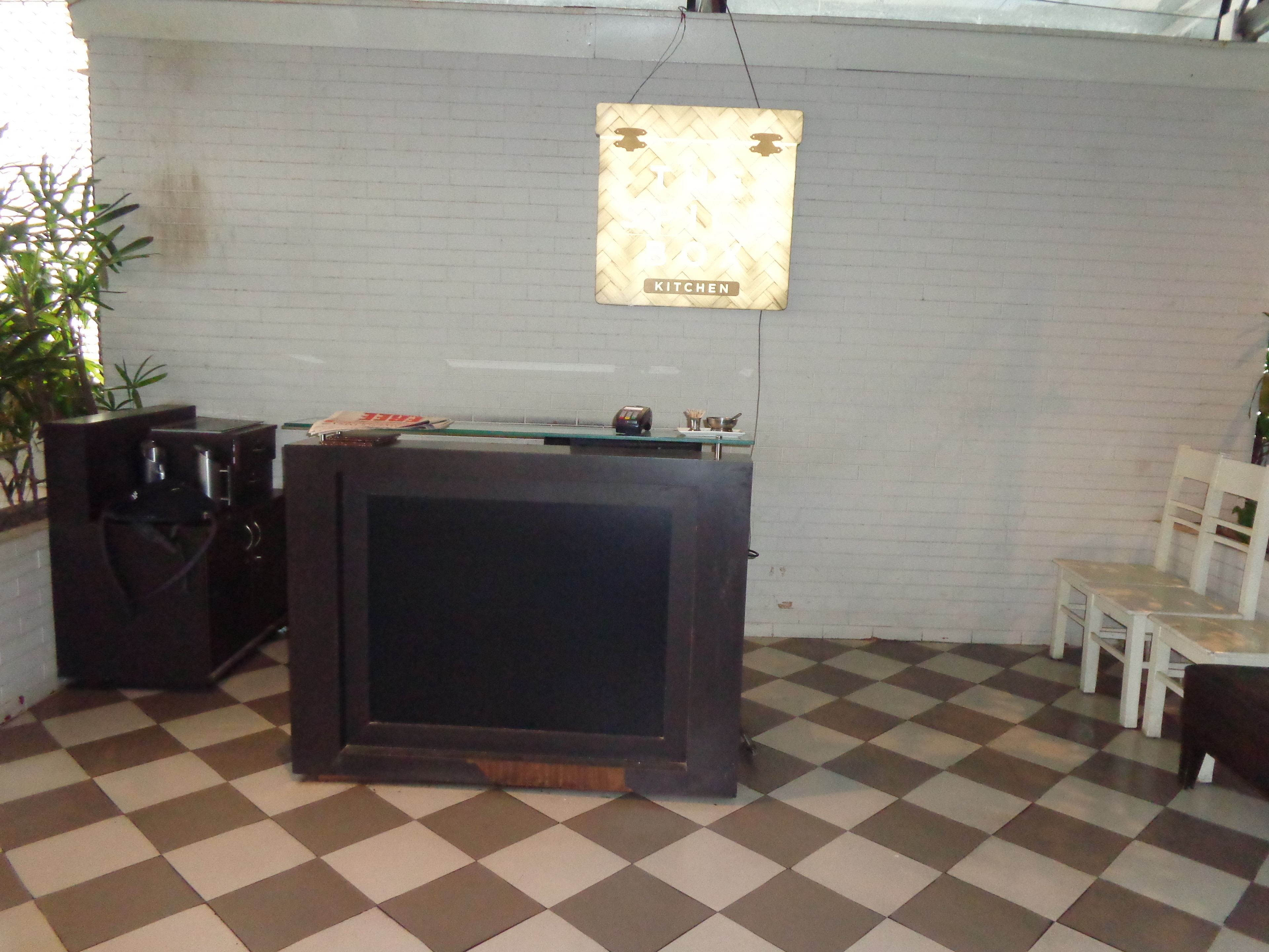 breakfast, lunch and dinner served