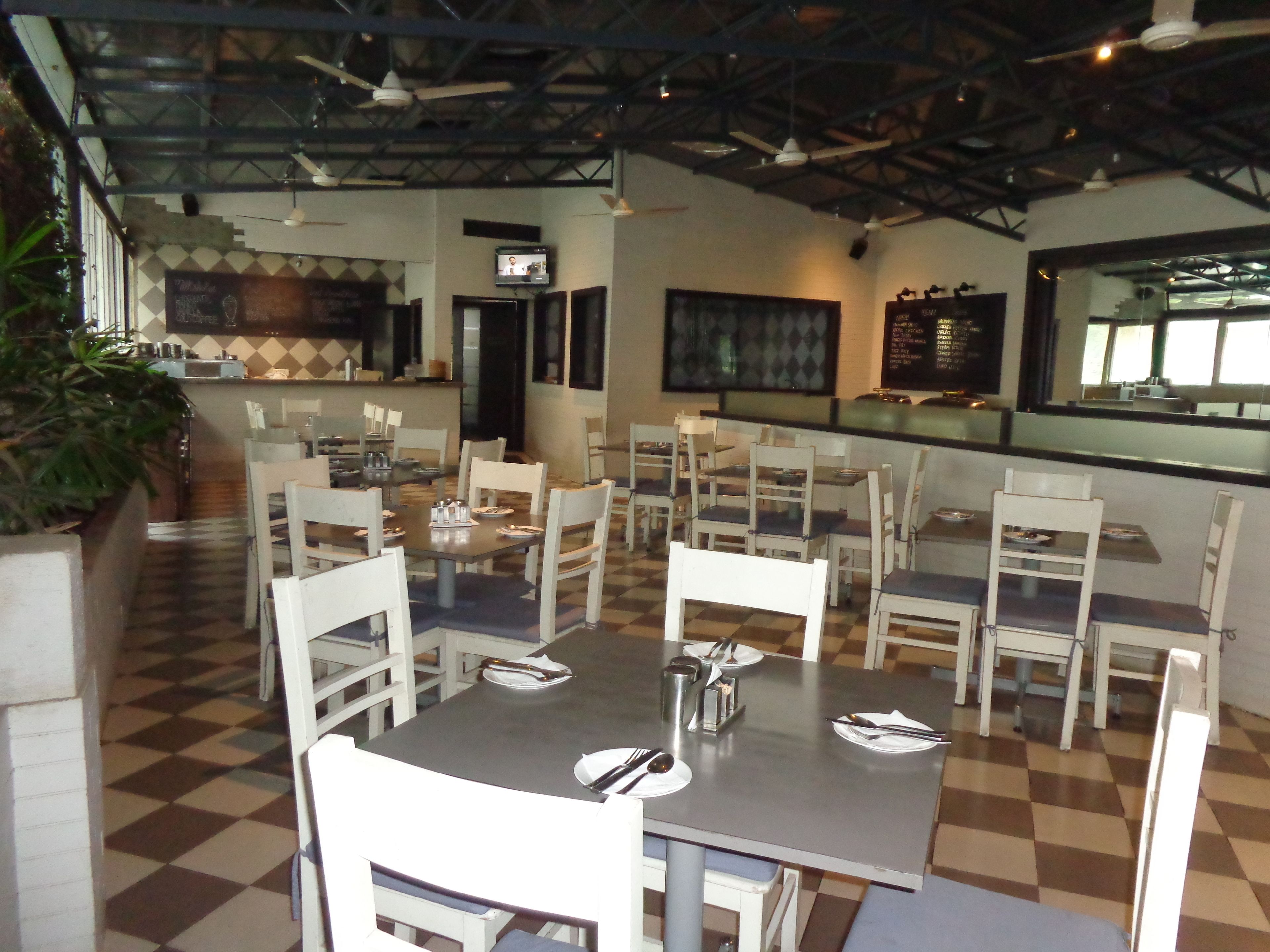 breakfast, lunch and dinner served