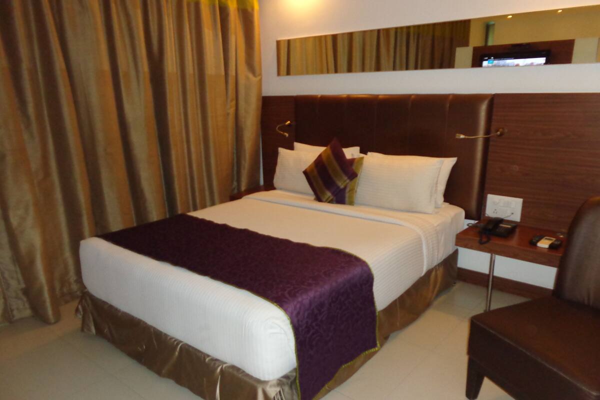 Luxury Room | Egyptian cotton sheets, premium bedding, down duvets, minibar