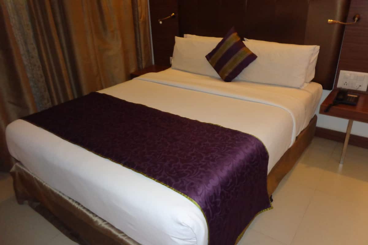 standard room | egyptian cotton sheets, premium bedding, down duvets, minibar