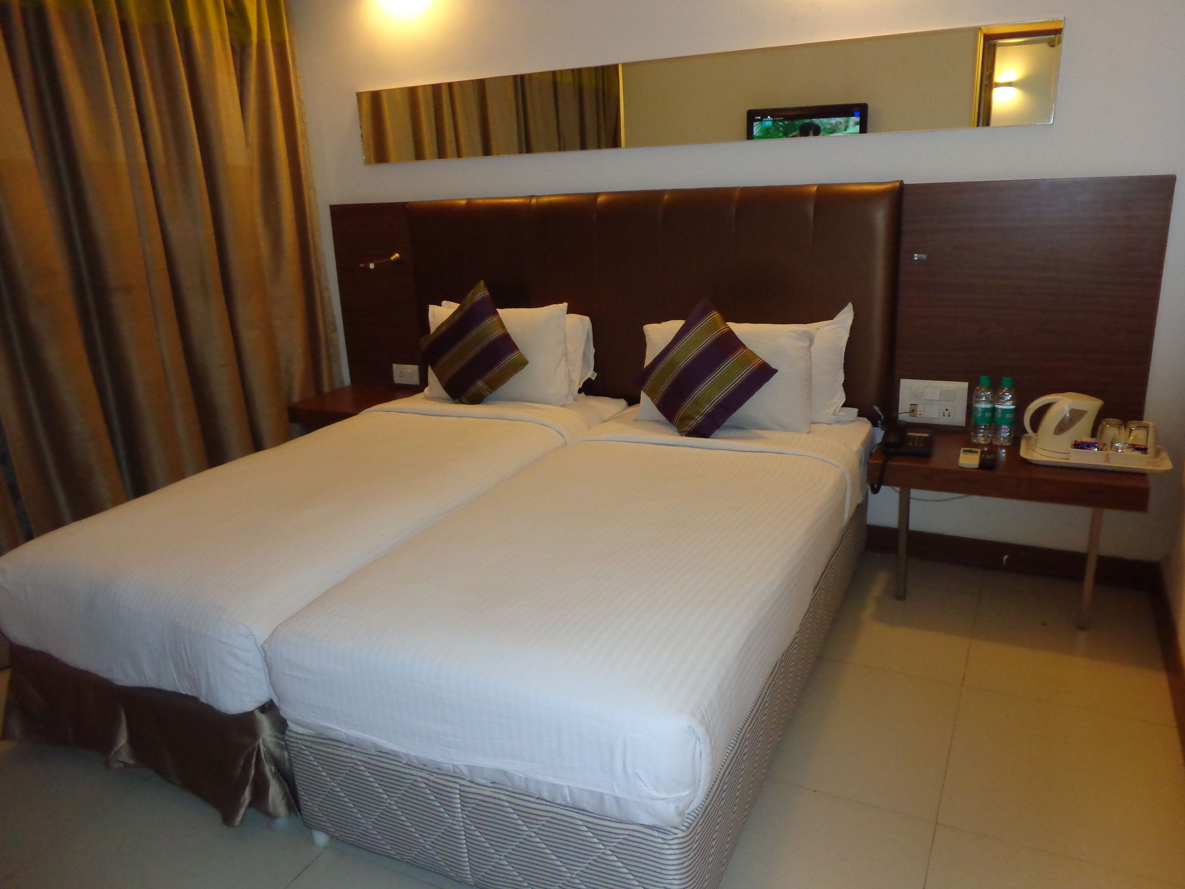 standard room | egyptian cotton sheets, premium bedding, down duvets, minibar