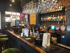 Bar (on property) - PubLove @ The Steam Engine - Hostel (London)