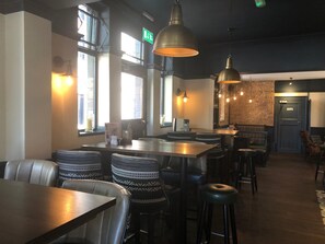 Breakfast, lunch and dinner served - PubLove @ The Steam Engine - Hostel (London)