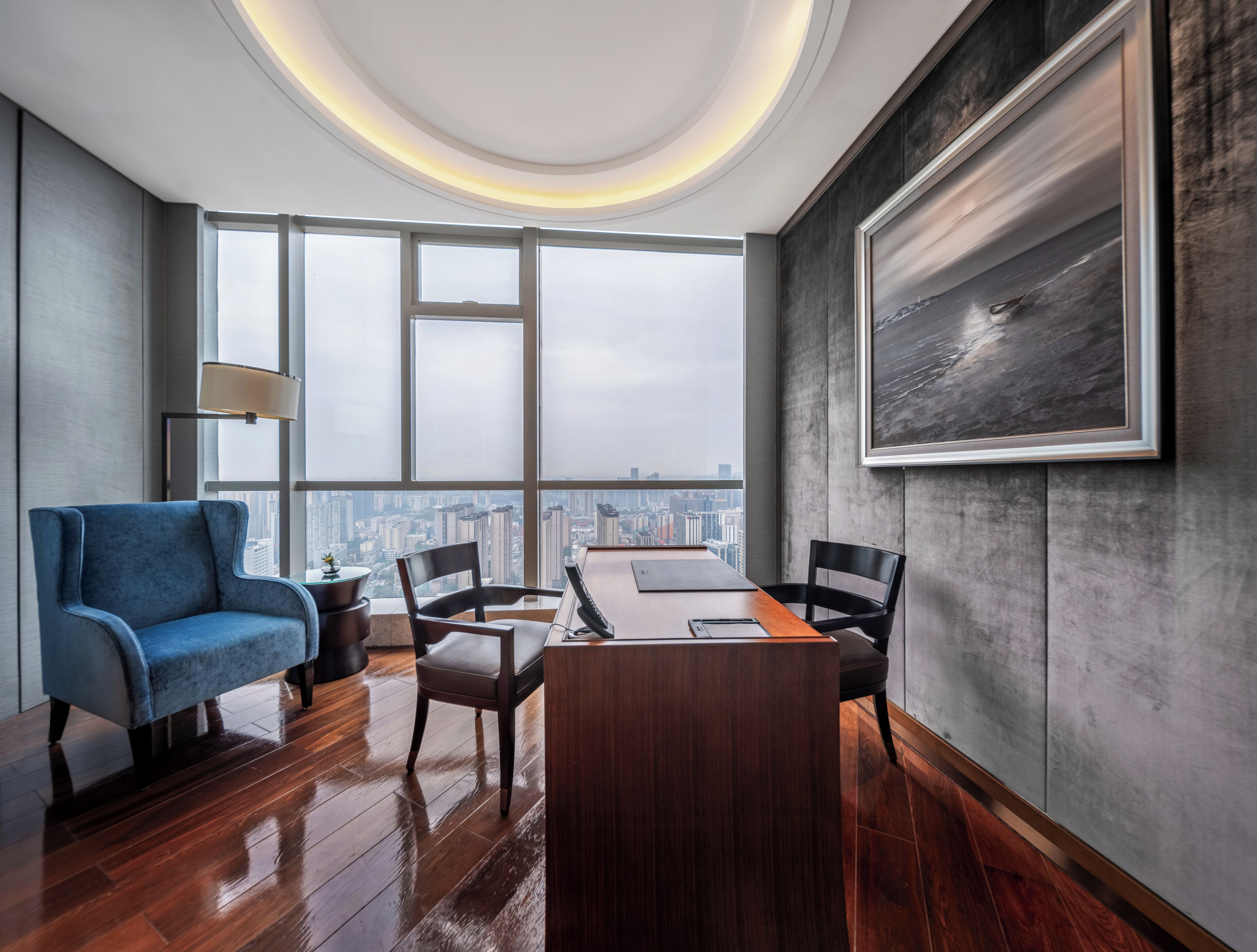 executive suite, 1 king bed, city view (diplomatic suite) | down duvets, minibar, in-room safe, desk