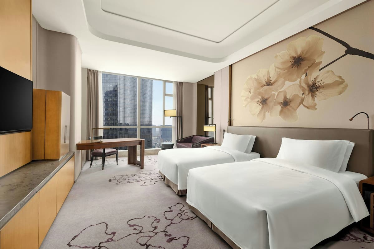 Habitació, 2 llits dobles, vistes a la ciutat | 1 dormitori, cobrellits, minibar i caixa forta a l'habitació