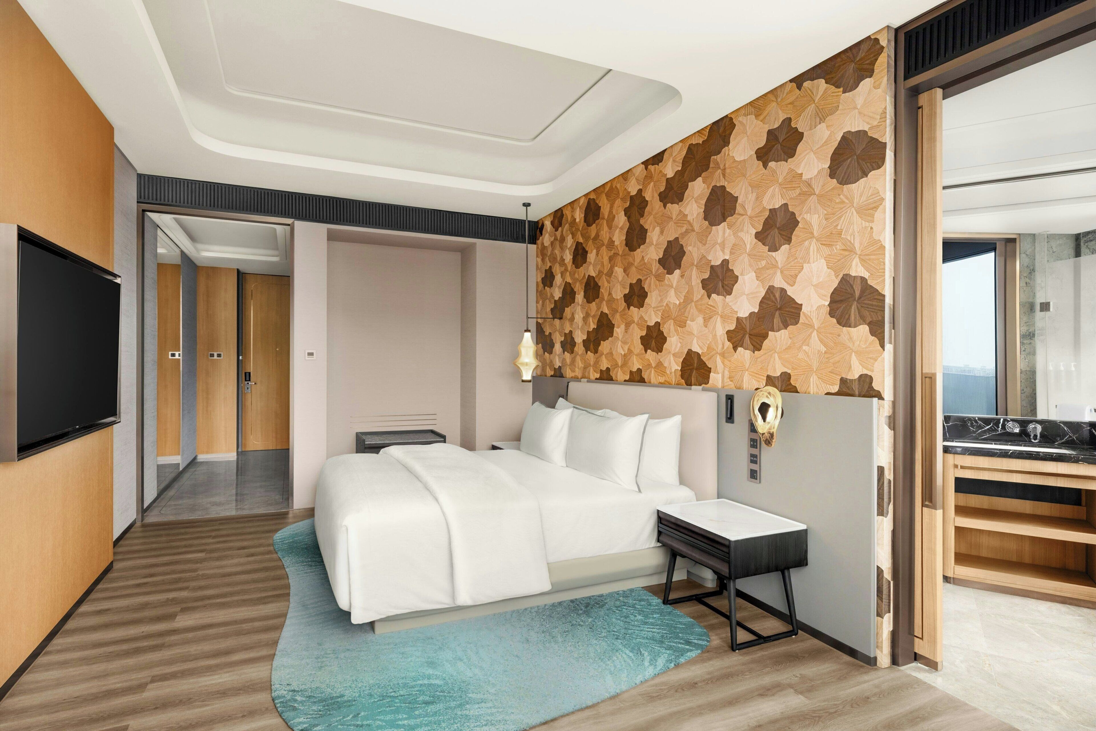 Huone, 1 suuri parisänky, kaupunkinäköala | 1 makuuhuone, untuvapeitot, minibaari, tallelokero huoneessa