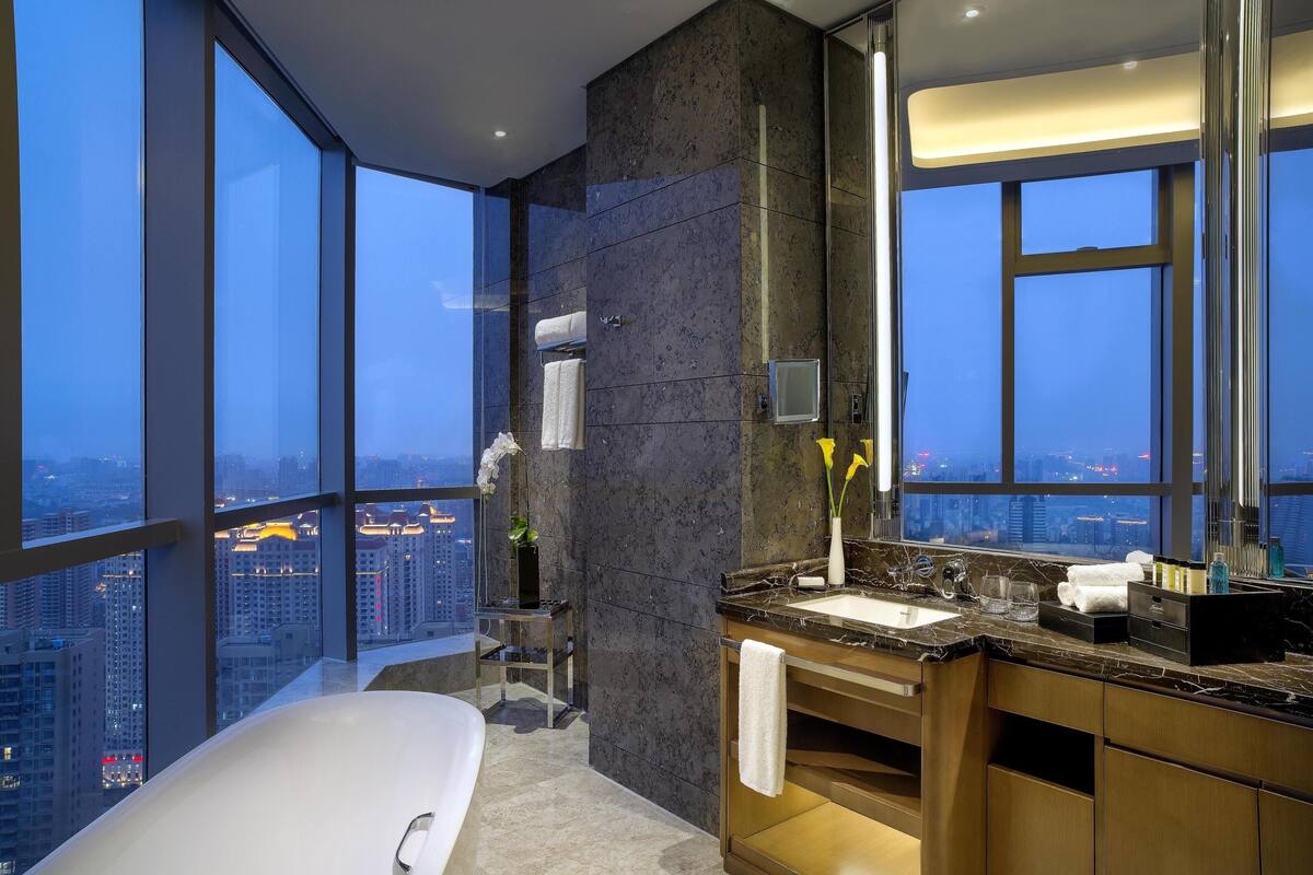 executive suite, 1 king bed, city view (executive suite) | bathroom | separate bathtub and shower, deep-soaking bathtub, rainfall showerhead