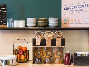 Petit déjeuner buffet servi tous les jours en supplément