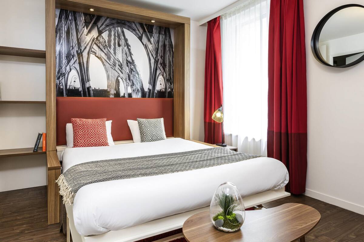 Studio, 1 tweepersoonsbed | Hypoallergeen beddengoed, een kluis op de kamer, een bureau