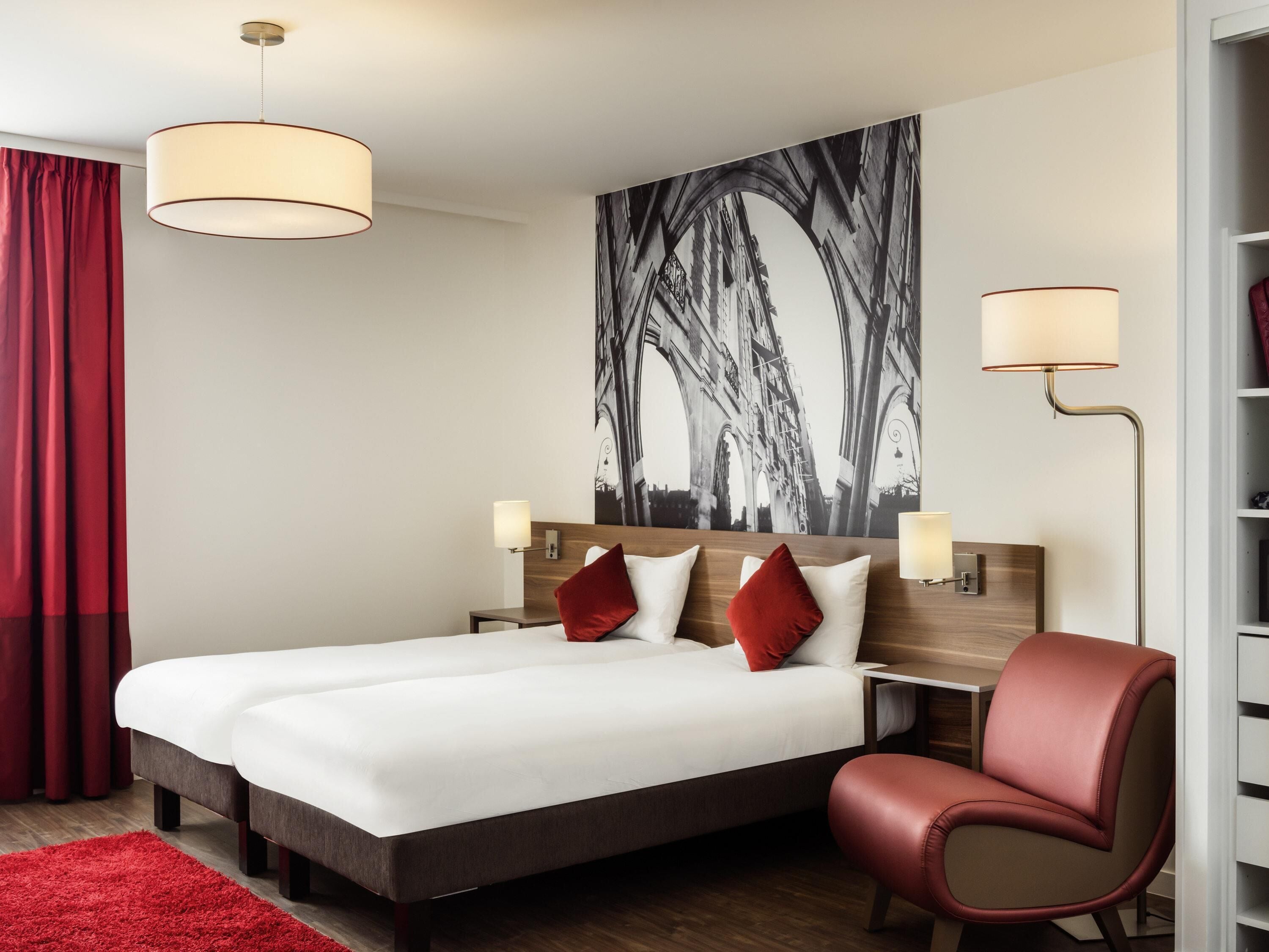 Studio, 2 Twin Beds | Hypo-allergenic bedding, in-room safe, desk, blackout drapes