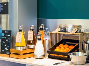 每日供應吃到飽早餐 (每人 EUR19)