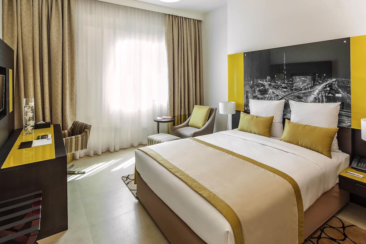 Apartment, 1 Bedroom | In-room safe, individually furnished, desk, laptop workspace