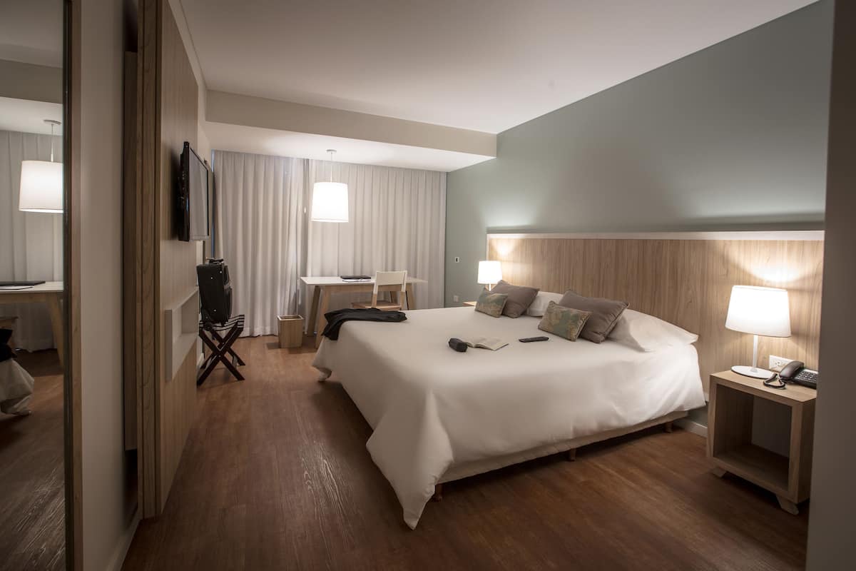1 bedroom, premium bedding, down comforters, minibar