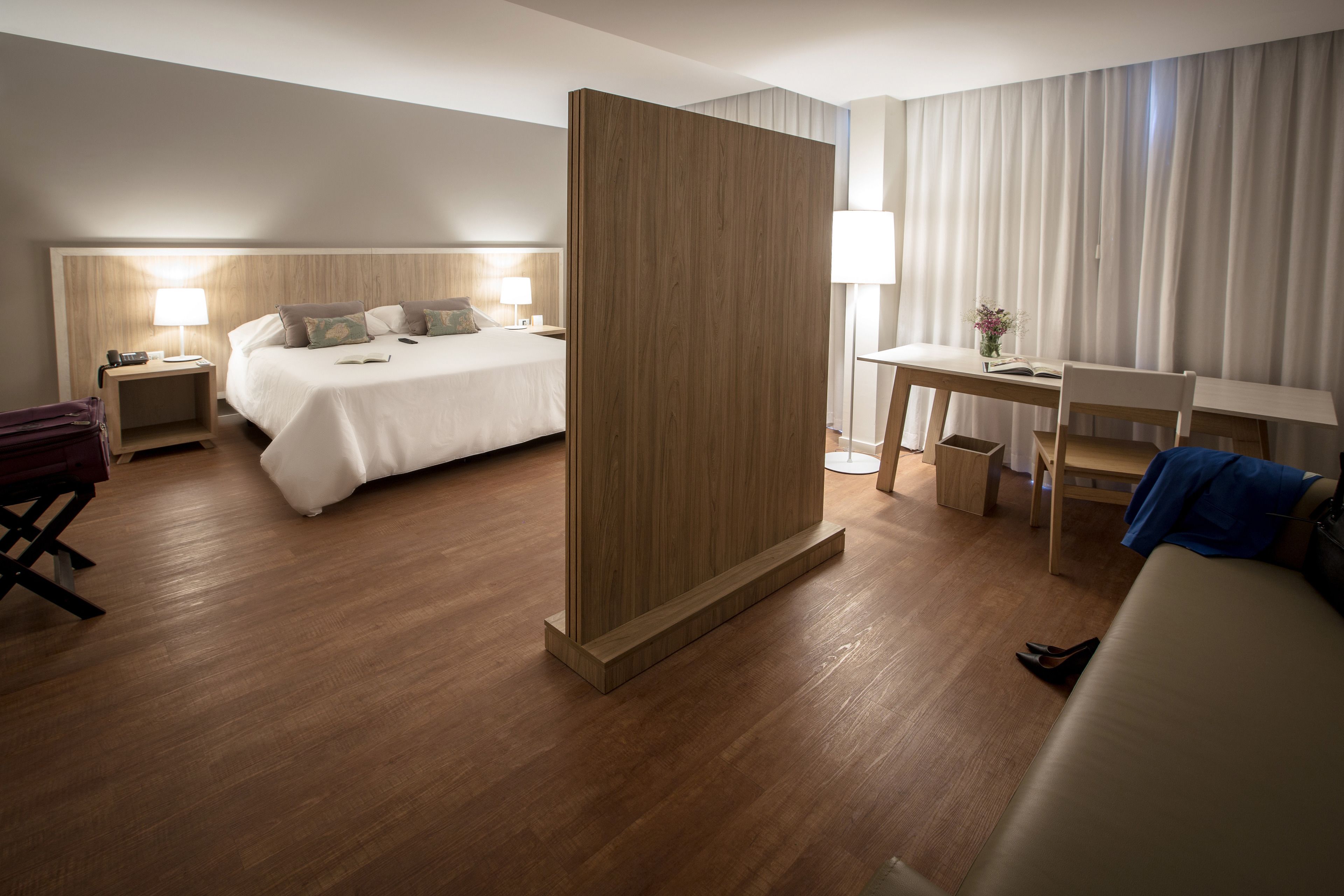 1 bedroom, premium bedding, down duvets, minibar