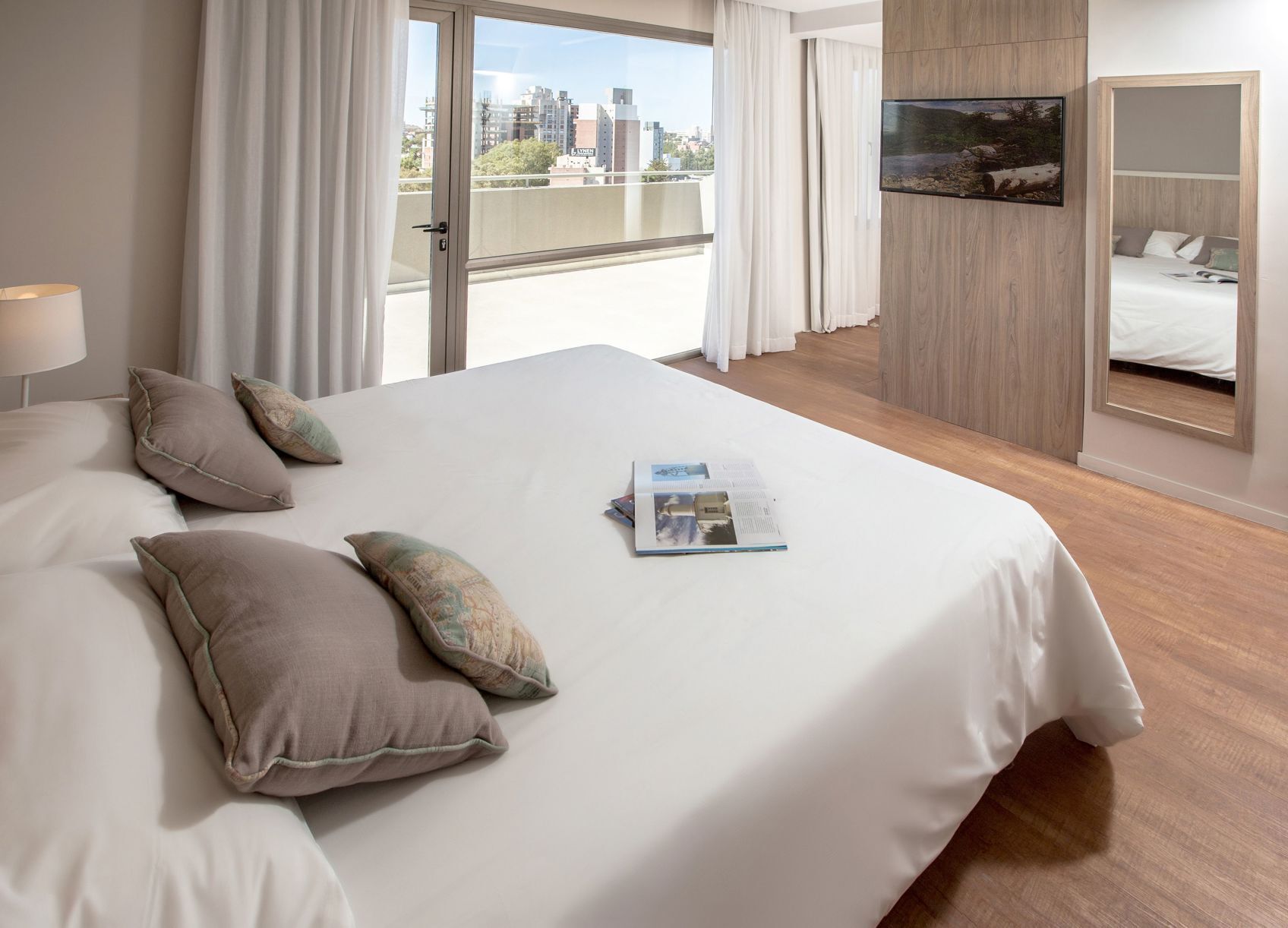 1 bedroom, premium bedding, down comforters, minibar