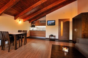 Apartemen Keluarga | Brankas, tirai kedap cahaya, dan Wi-Fi gratis