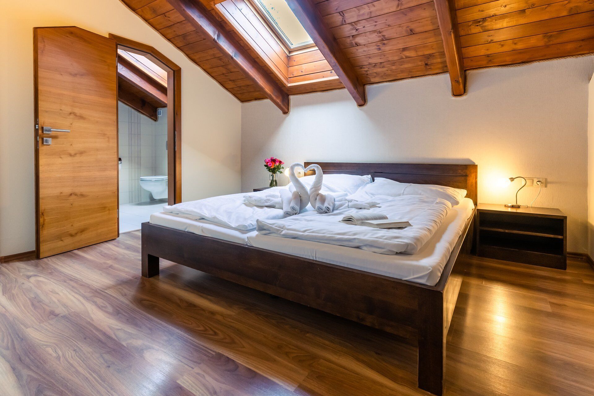 Apartment Duplex | Tallelokero huoneessa, pimennysverhot, ilmainen Wi-Fi