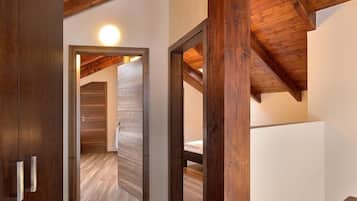 Apartment Duplex | 1 quarto, cofres nos quartos, cortinas blackout, Wi-Fi de cortesia