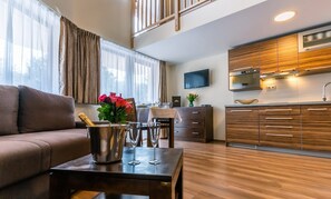 Apartment Duplex | Zimmersafe, Verdunkelungsvorhänge, kostenloses WLAN