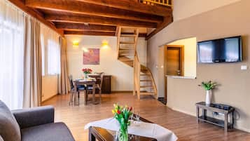 Apartment Deluxe | 1 bedroom, in-room safe, blackout drapes, free WiFi