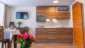 Apartment Duplex | Safe på rommet, blendingsgardiner og wi-fi (inkludert)