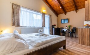 Deluxe-Studio | Zimmersafe, Verdunkelungsvorhänge, kostenloses WLAN