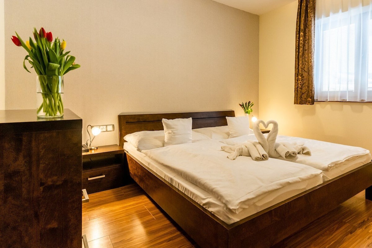 1 bedroom, in-room safe, blackout curtains, free WiFi