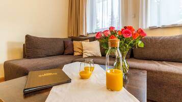 Apartment | In-room safe, blackout drapes, free WiFi