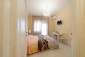 Couette en duvet d'oie, bureau, rideaux occultants, Wi-Fi gratuit