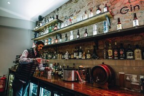 Bar (on property) - PubLove @ The Crown, Battersea - Hostel (London)