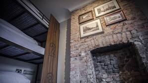 遮光布/窗簾、熨斗/熨衣板、免費無線上網、床單