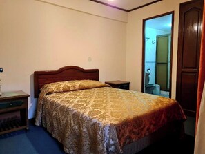 Caja de seguridad en la habitación, escritorio y wifi gratis 