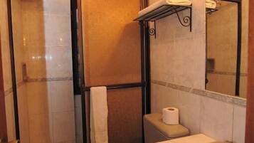 Basic Room | Bathroom