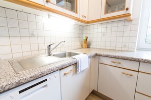 Family Apartment, 2 Bedrooms | Private kitchen | Fridge, microwave, stovetop, dishwasher - Apartment Veitingergasse (Vienna)