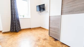 Family Apartment, 2 Bedrooms | 2 bedrooms, iron/ironing board, free WiFi, bed sheets