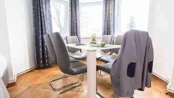 Family Apartment, 2 Bedrooms | In-room dining