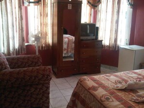 Studio | Living area | TV