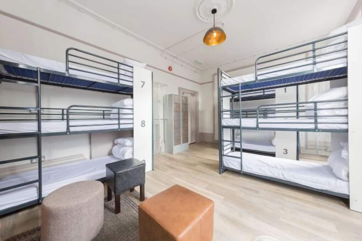 Blackout drapes, free WiFi, bed sheets