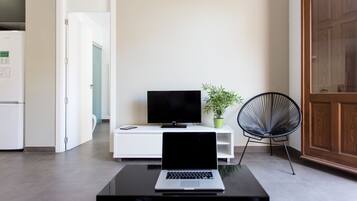 Een 32-inch ledtelevisie met digitale zenders en een televisie