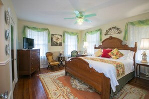 Suite, 1 King Bed | Premium bedding, individually decorated, individually furnished, desk