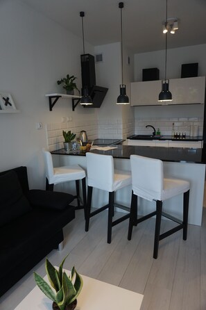 Premium Studio Suite, Balcony | Private kitchen | Fridge, stovetop, coffee/tea maker, electric kettle