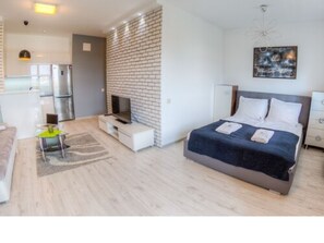 Premium Studio Suite, Balcony | Individually decorated, individually furnished, laptop workspace - JTB Nautica Aparthotel (Szczecin)