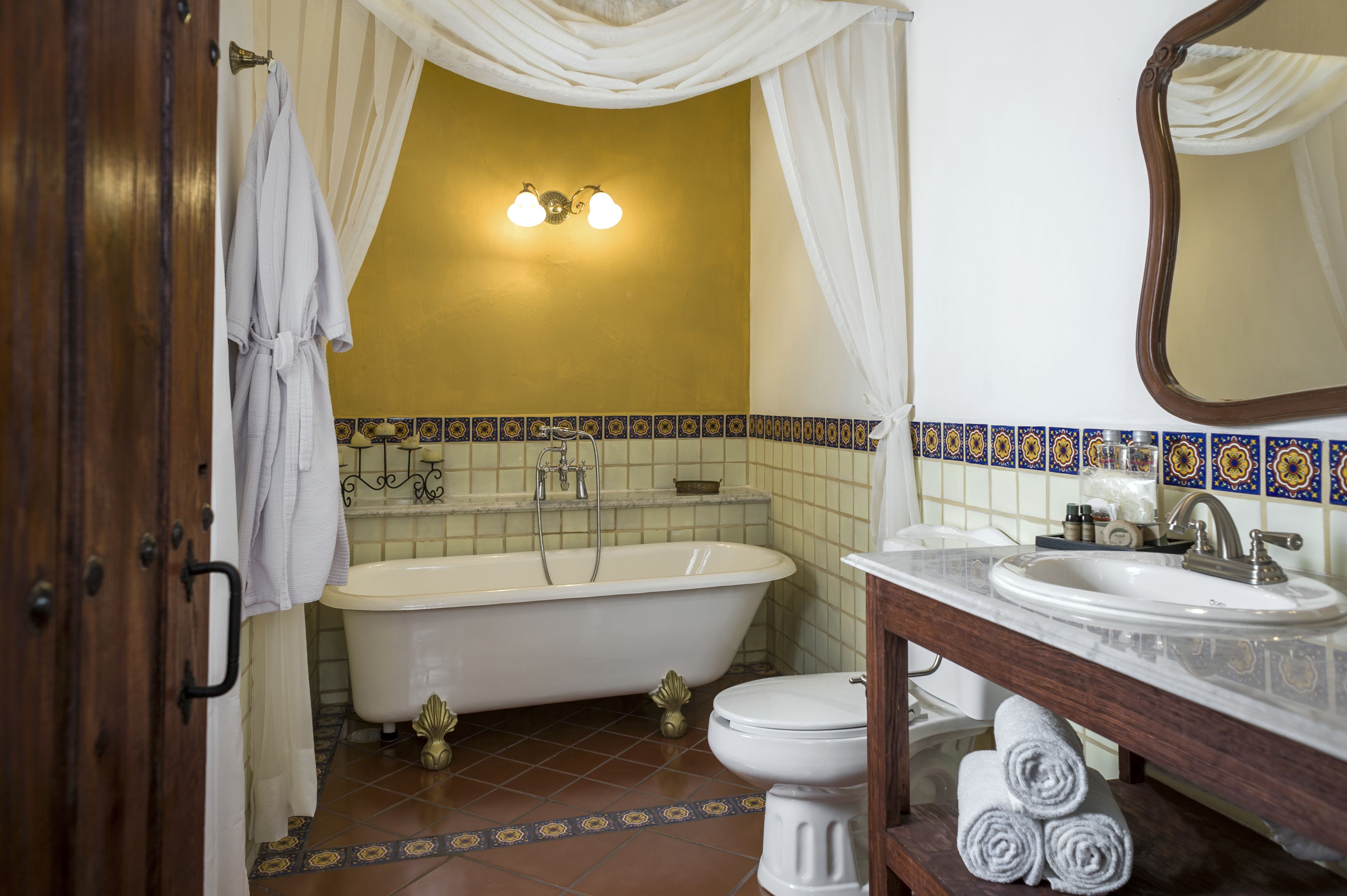 family suite, 1 king bed with sofa bed | bathroom | shower, free toiletries, bathrobes, slippers