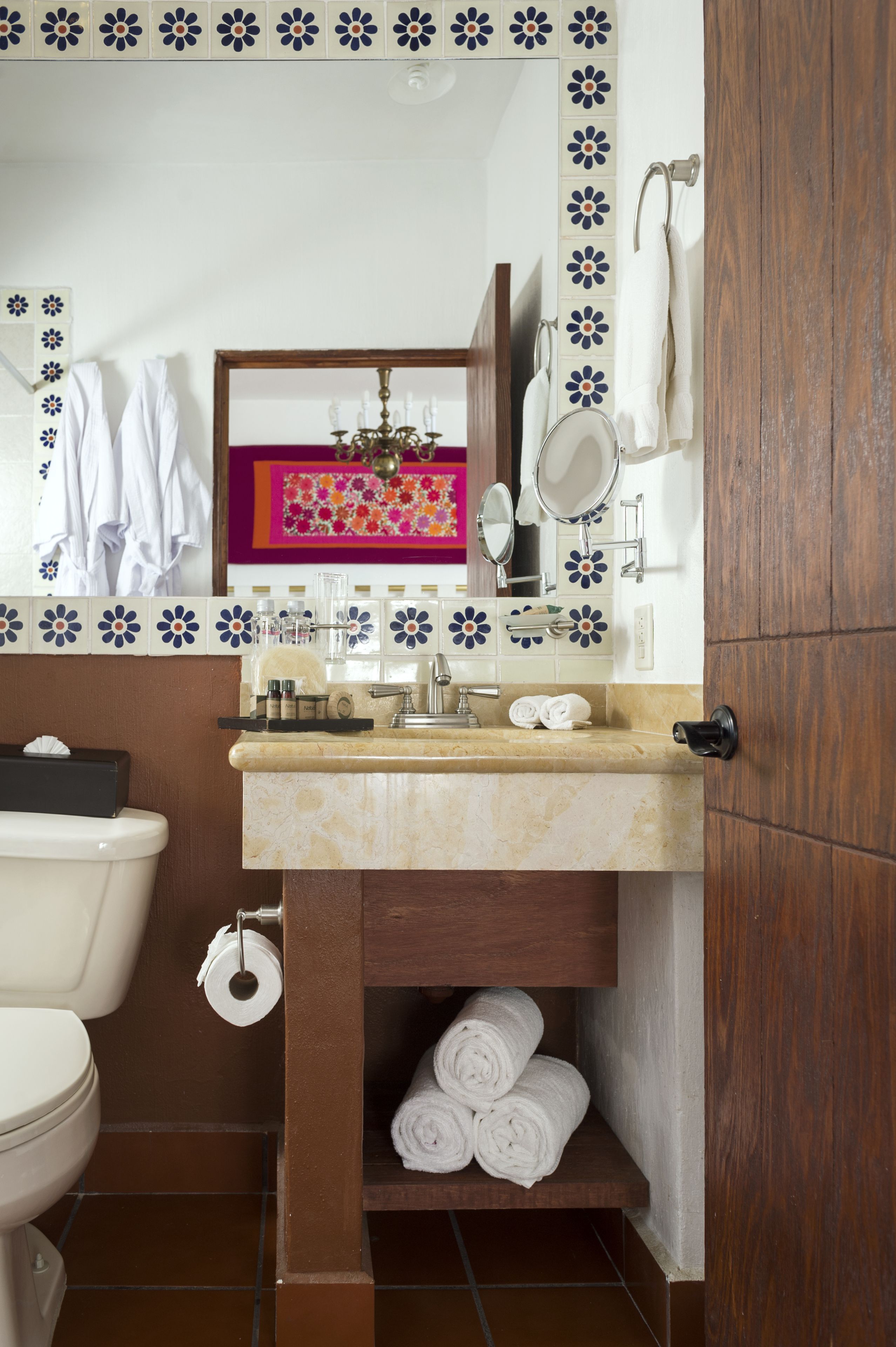 shower, free toiletries, bathrobes, slippers