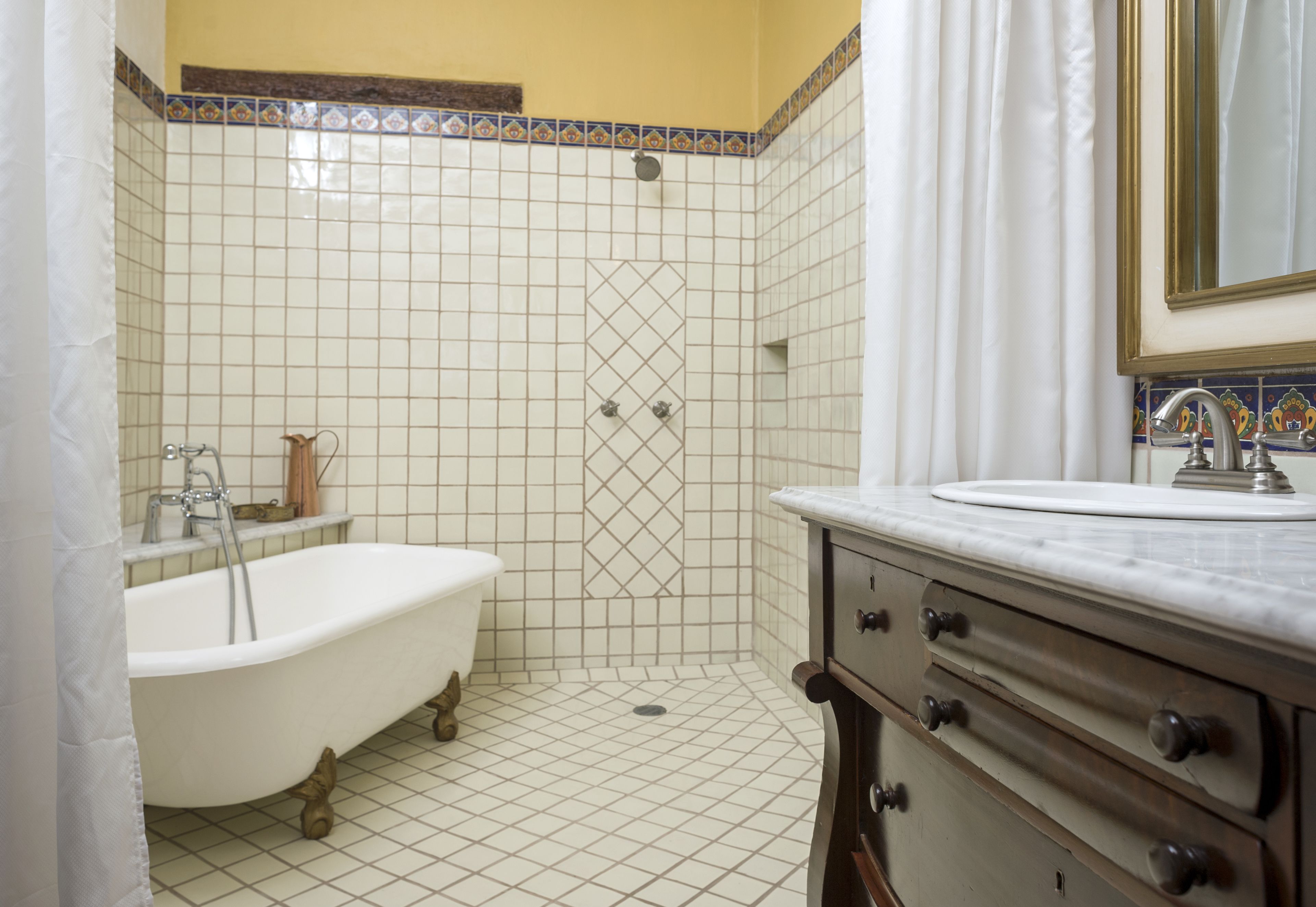 family suite, 1 king bed with sofa bed | bathroom | shower, free toiletries, bathrobes, slippers