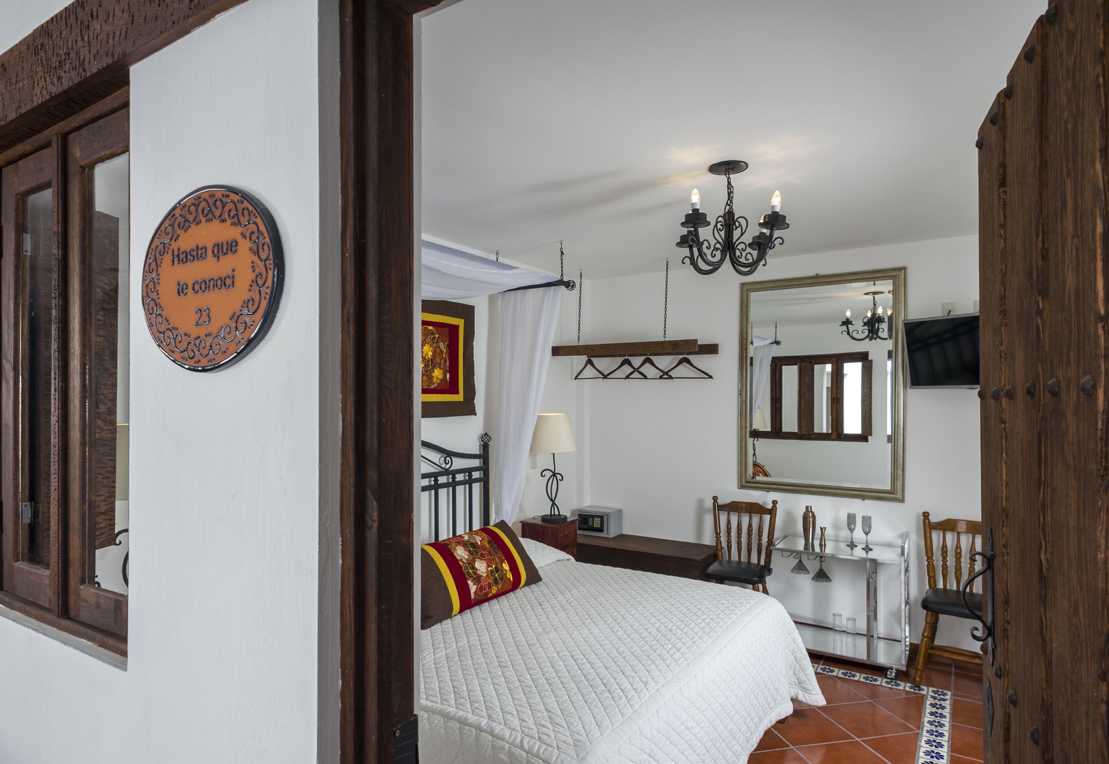 romantic suite, 1 king bed | in-room safe, individually decorated, individually furnished