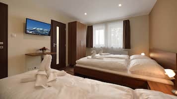 Triple Room | In-room safe, free WiFi, bed sheets
