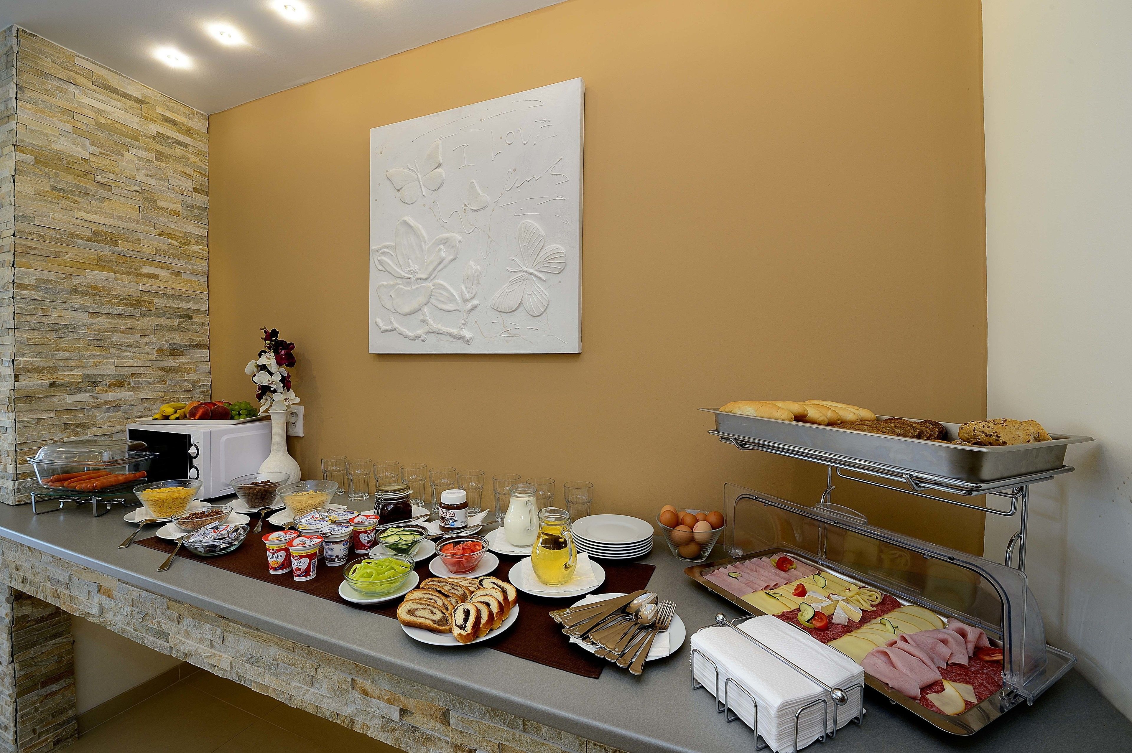 Daily buffet breakfast (EUR 11.5 per person)