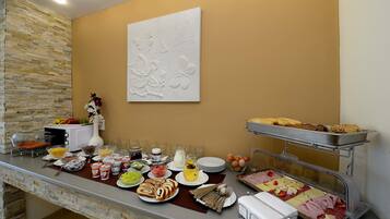 Café da manhã com buffet todos os dias (EUR 11.5 por pessoa)